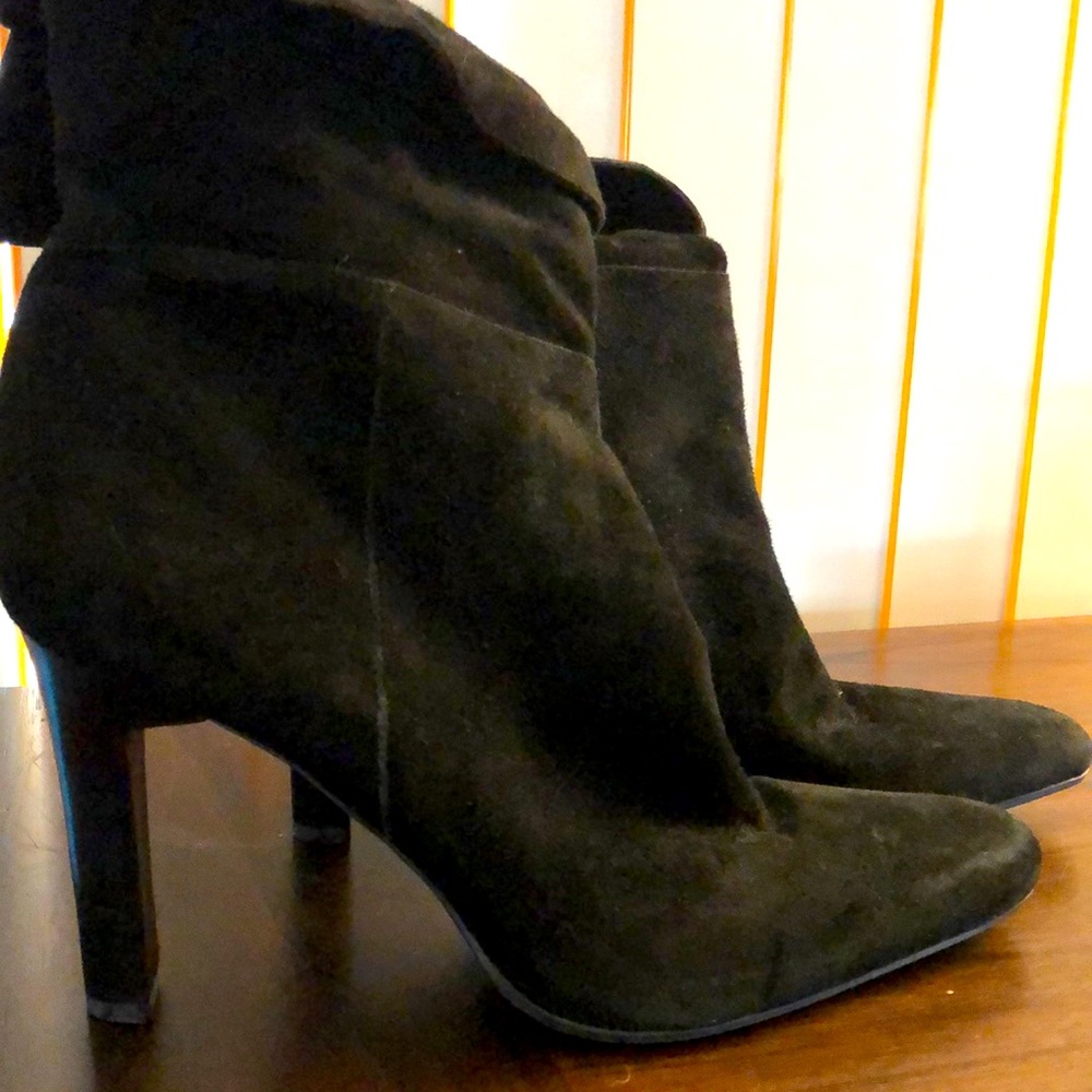 Black suede Naturalizer 3.5 inch bootie